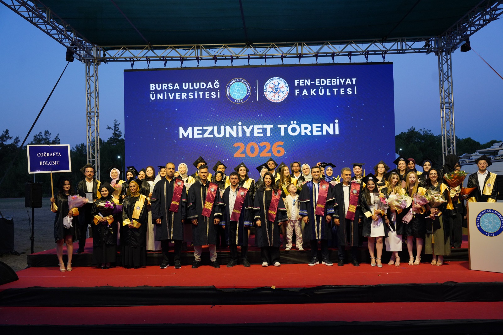 Bölümümüzde Mezuniyet Sevinci